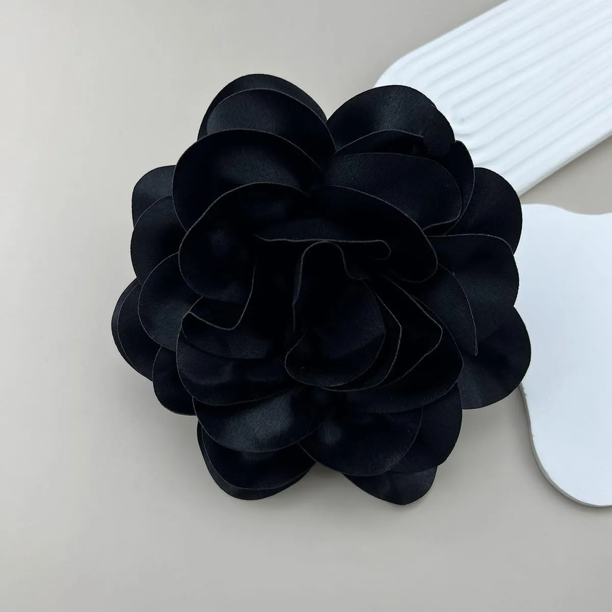 19mm Extra Large Rose Flower Brooches Dainty Satin Fabric Rose Flower Lapel Pins Elegant Silk Camellia Flower Oversized Brooch Pin for Women Wedding Party Dance Banquet Dress Suit Clothes Accessories Jewelry