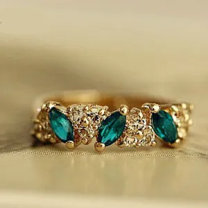 1pc 2017 Retro Vintage Created crystal Gold Ring Sweet Rhinestone Rings For Women Wholesale / Retail  17mm Size