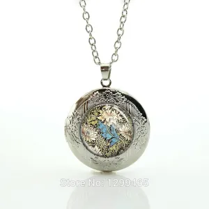 2017 Vintage inspired Handcrafted Keepsake Pendant William Morris