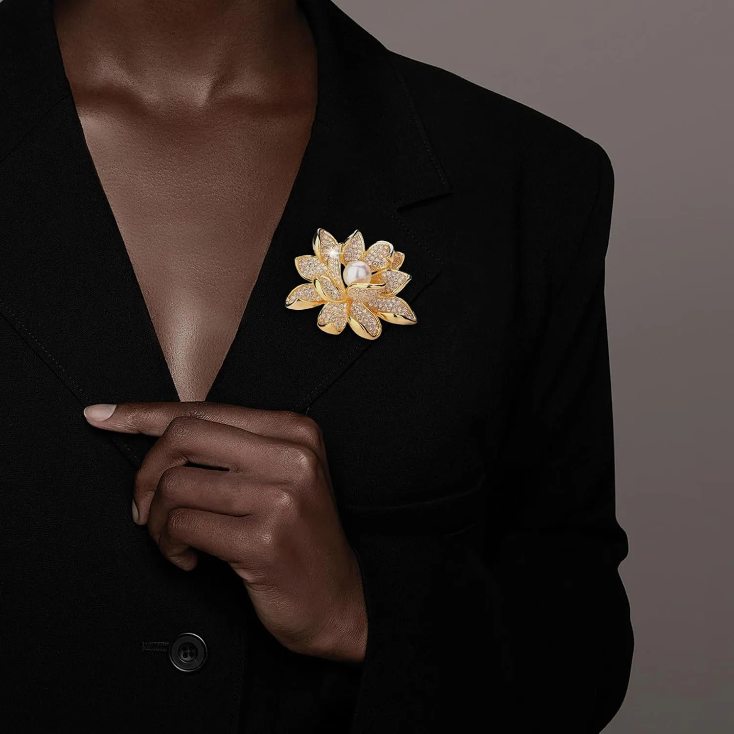 Crystal Red Flower Brooch Pins for Women Elegant Enamel Rhinestone Floral Brooches Pin Fashion Jewelry for Party Dance Wedding Banquet Brooch for Women Gift
