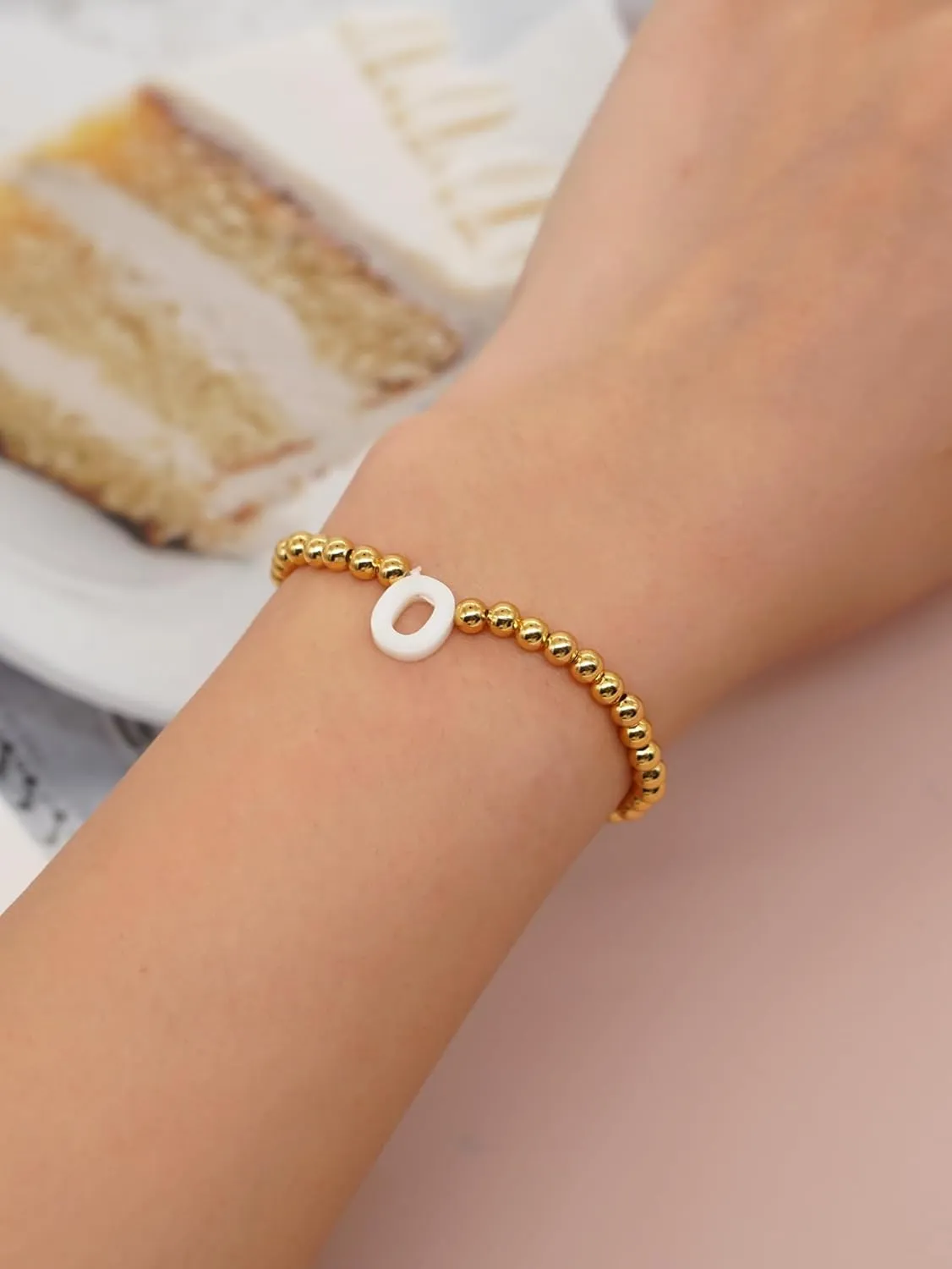 Danity Gold Beads Shell Letter Beads Bracelets Initial Bracelets 26 Letters Initial Charms Bracelet for Women Gifts Gold Plated Stretch Beaded Ball Bracelet Jewelry Gifts