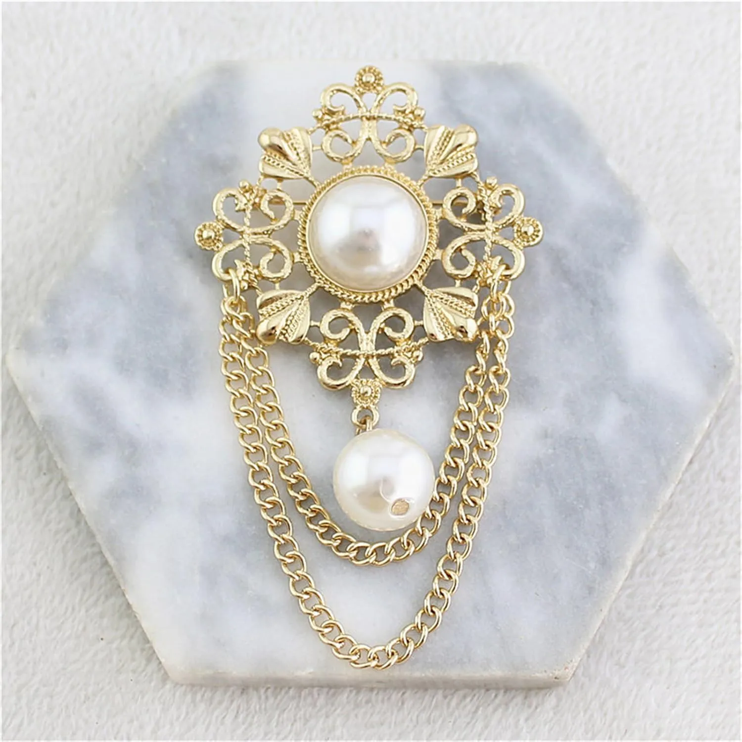 Dreuyet Vintage Pearl Filigree Flower Chain Tassel Brooches Lapel Pins for Women Ladies Dainty Banquet Boho Pin Party Dance Dress Suit Clothes Accessories