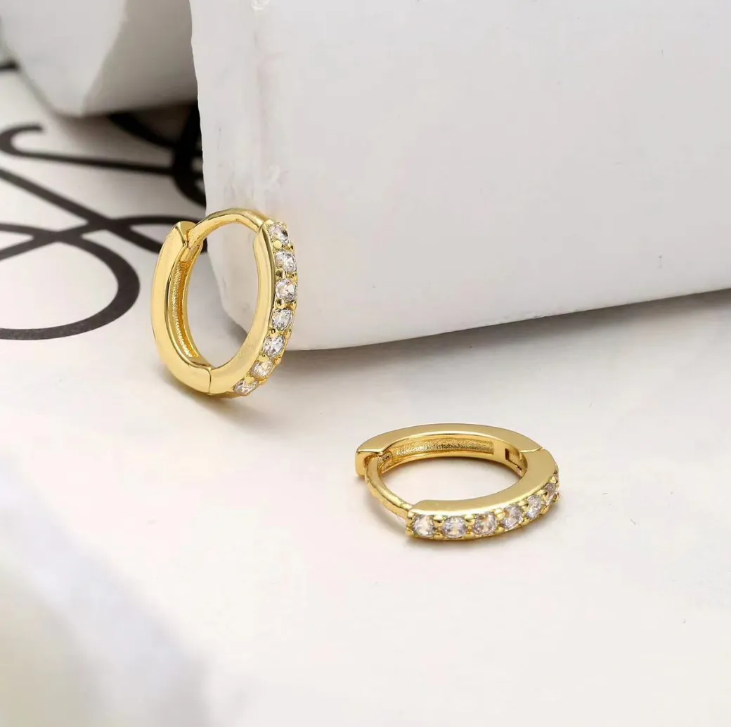 E172 paved dainty huggie hoop earrings