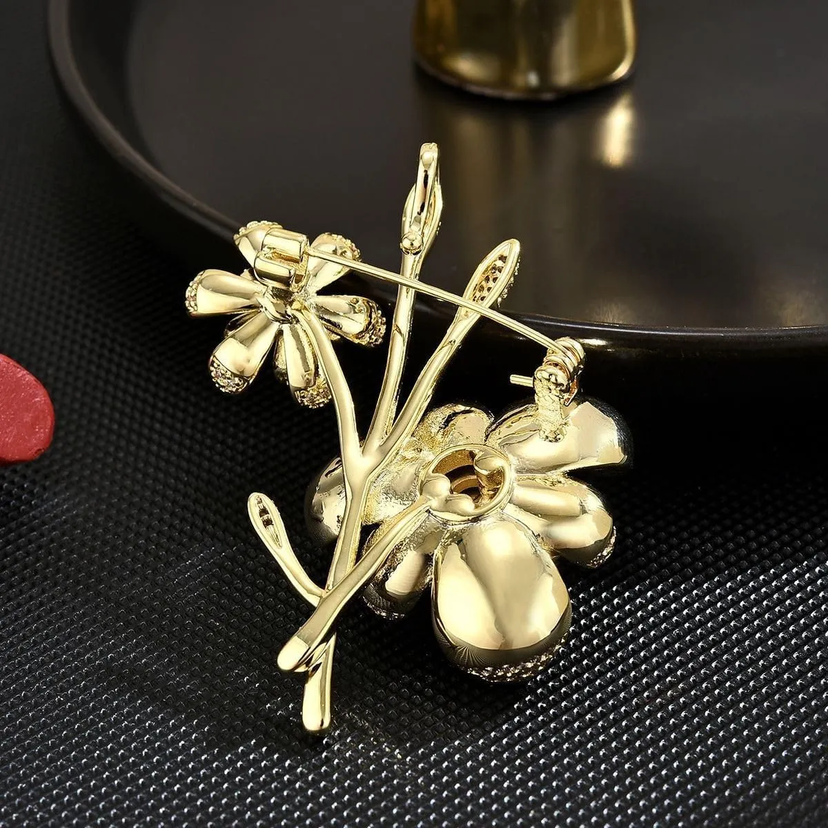 Flower Rhinestone Brooch Pin for Women Vintage Wedding Brooches Lapel Pin for Graduation Daily Jewelry Supplies