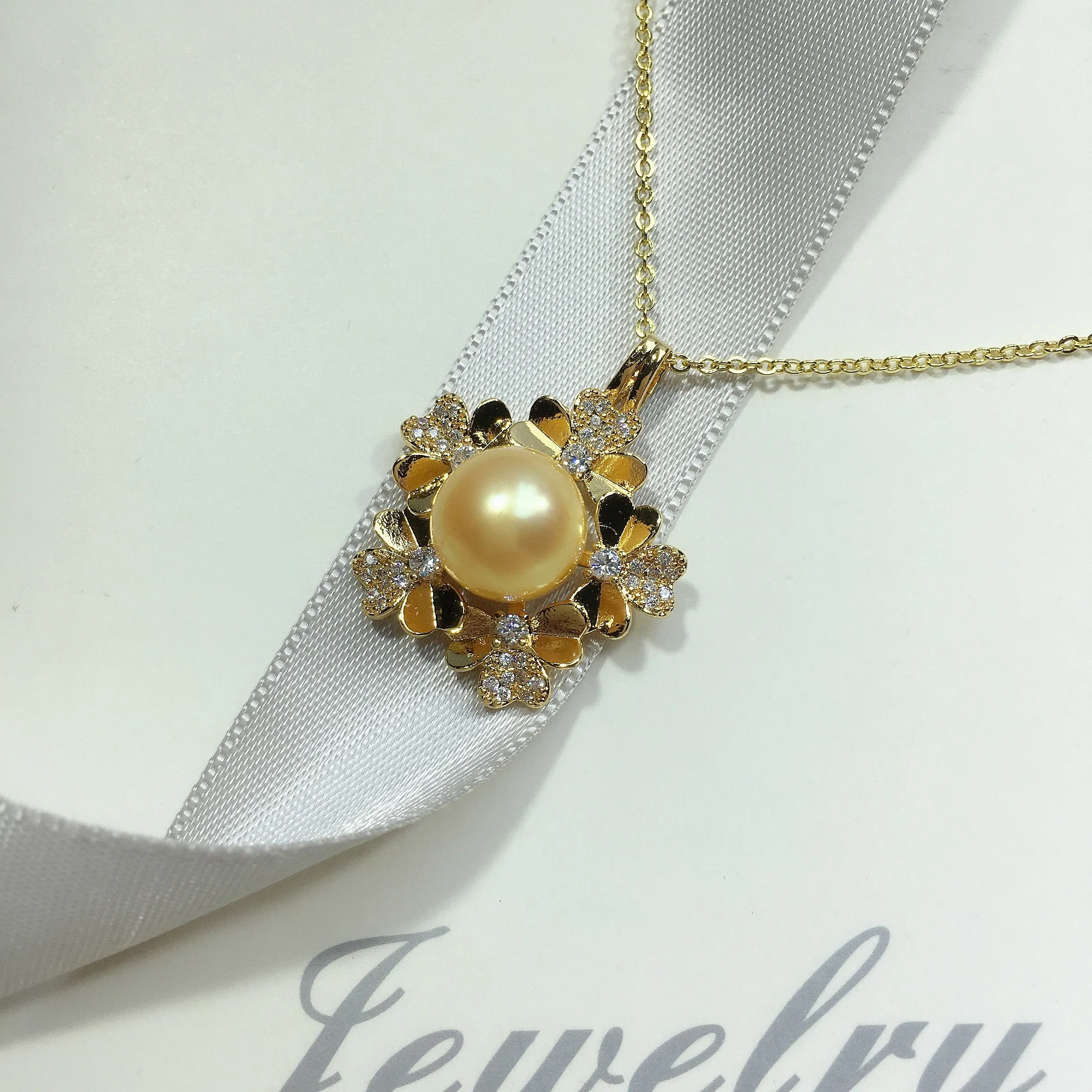 Gold Color Charm Chain Necklace 100% Natural Freshwater Pearl Pendant