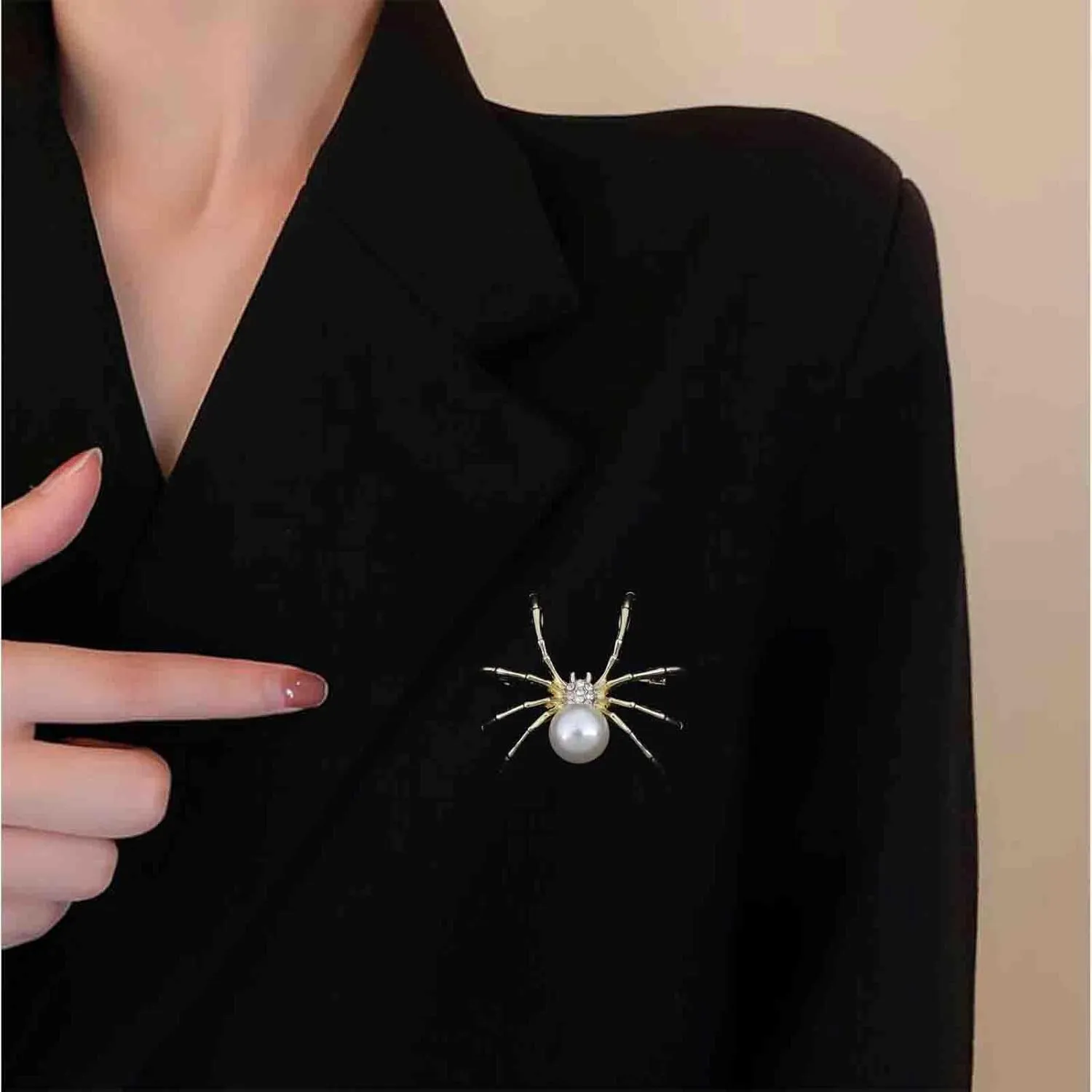Gothic Pearl Spider Brooch Pin Silver Spider Brooches Pin Punk Animal Brooch Pins Halloween Custom Spider Brooch Lapel Pin Decorative for Women Clothing Dress Suit