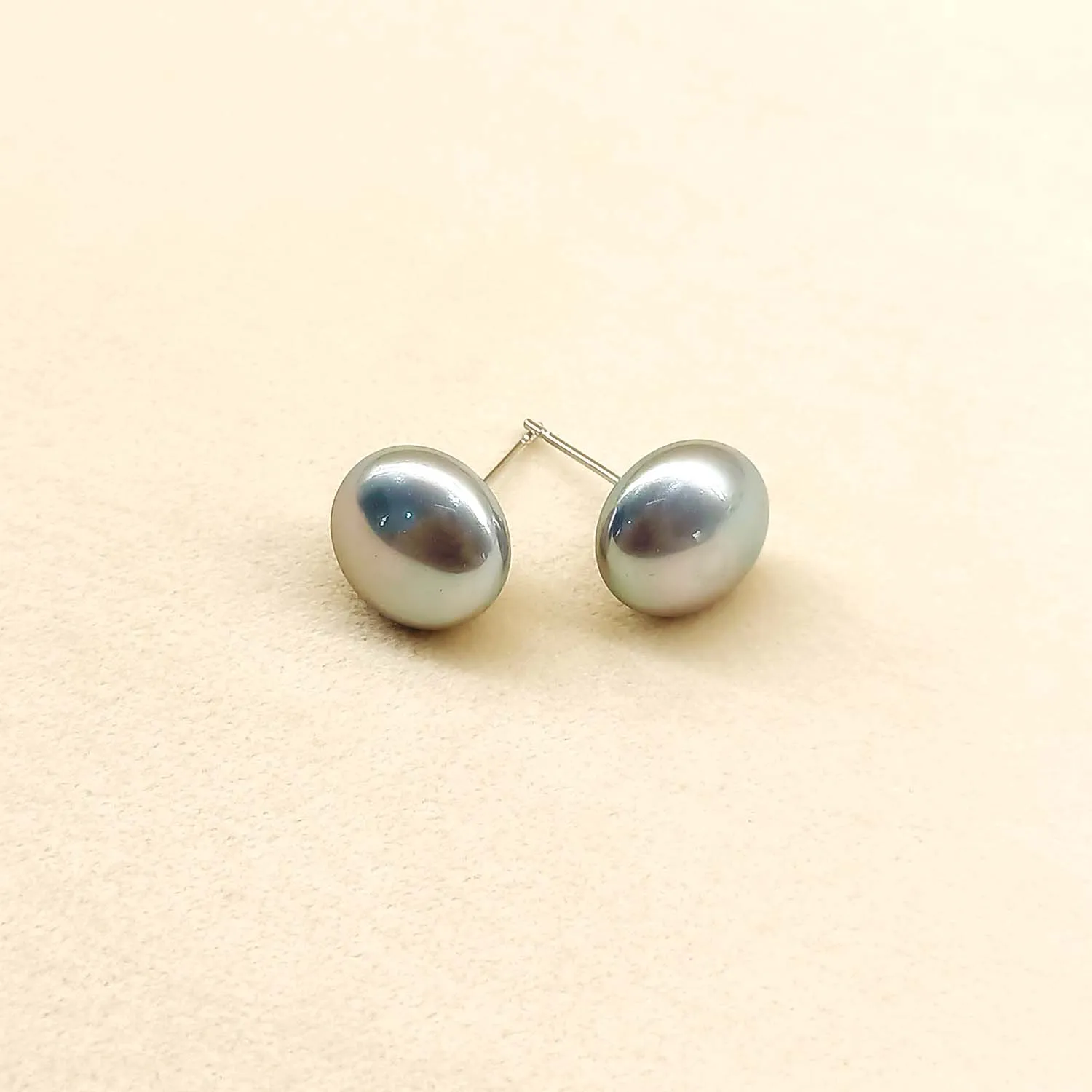 Harleen Grey Natural Pearl Stud