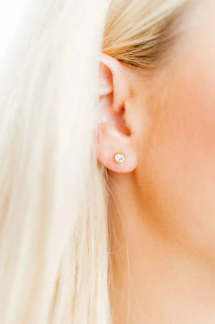 Juliet Screwback studs - Clear