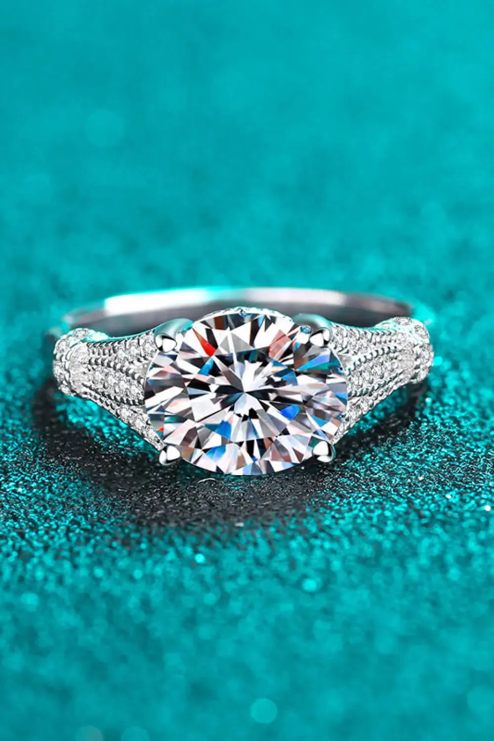 LOVCIA Unpredictable Day 3 Carat Moissanite Ring