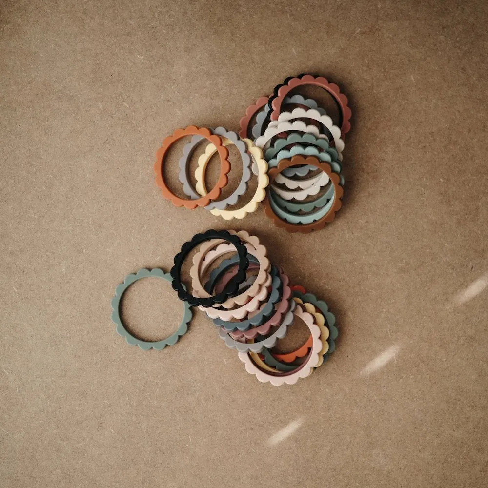 Mushie Flower Teething Bracelet 3-Pack Rose/Blush/Shifting Sand