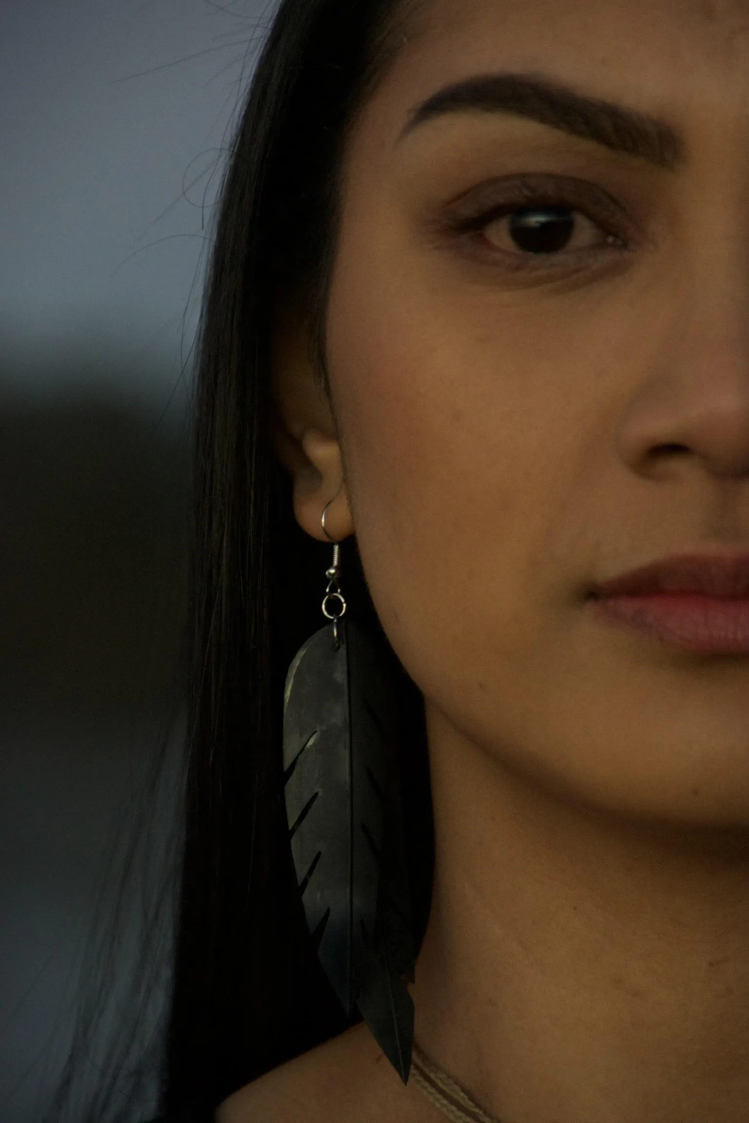 Pīata Double Feather Plain Short Earrings