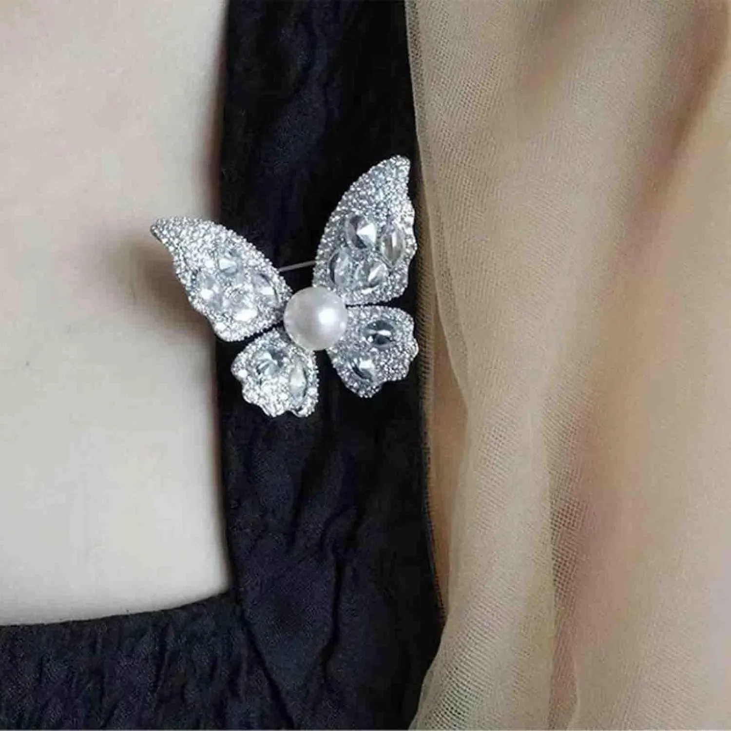 Pearl Shell Resin Butterfly Brooch Pin Sparkly Crystal Butterfly Brooches Pin Lepel Pin Hollow Butterfly Wing Brooch Pin Rhinestone Butterfly Brooch Pin Decorative (Green Resin 1)