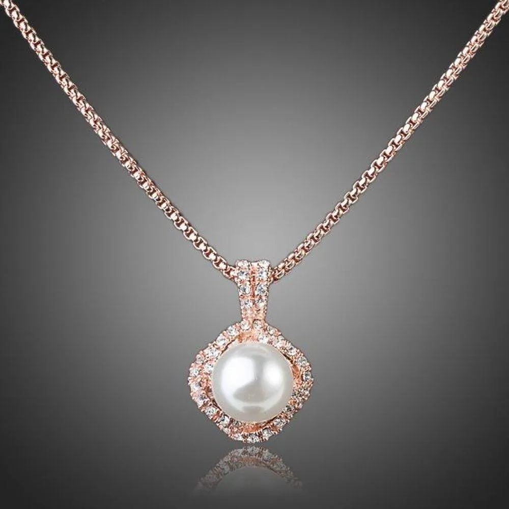 White Pearl Pendant Necklace